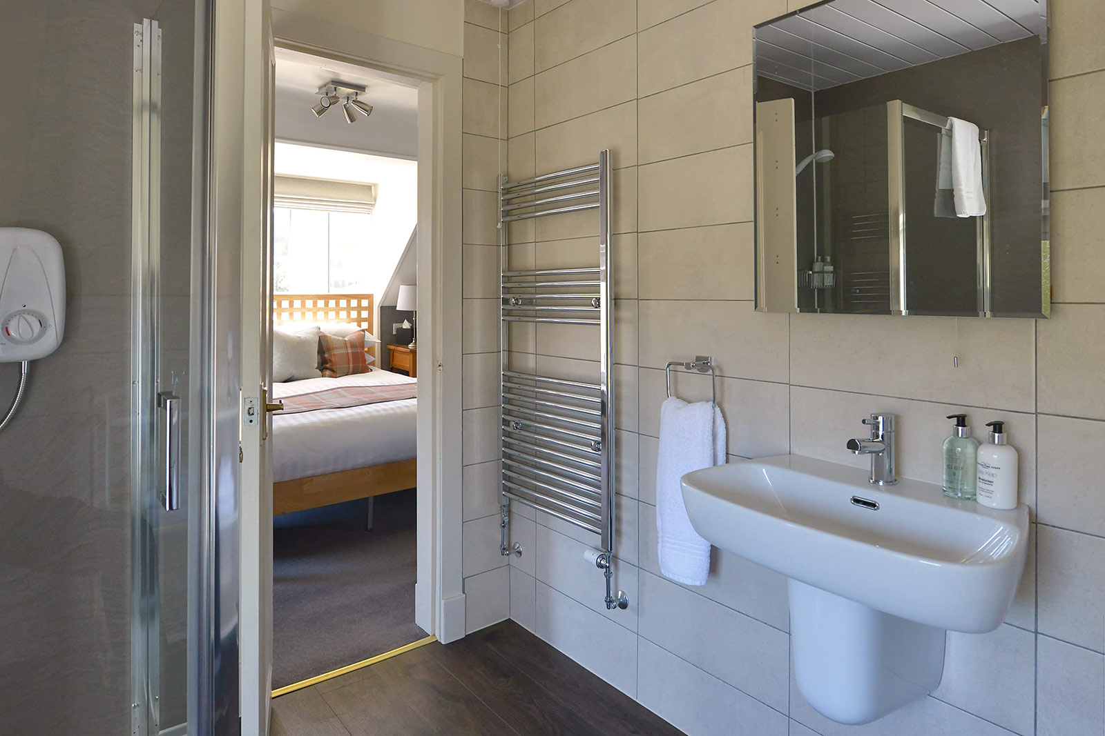 The Poplars Guest House - Double Room Bathroom