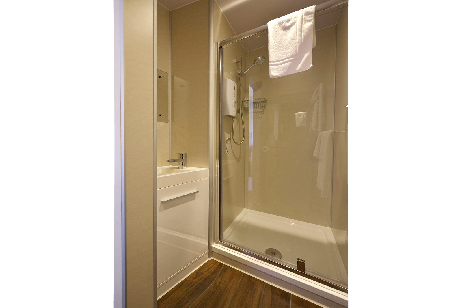 The Poplars Guest House - Twin Room Shower